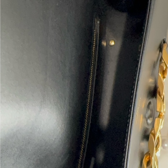 Valentino Garavani 🖤 VLogo leather bag
Authentic 💯 - Picture 15 of 15